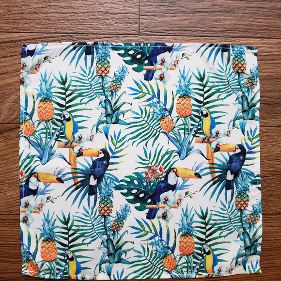 Pocket Square Tropical parrots and pineapples - Picture 5 of 8